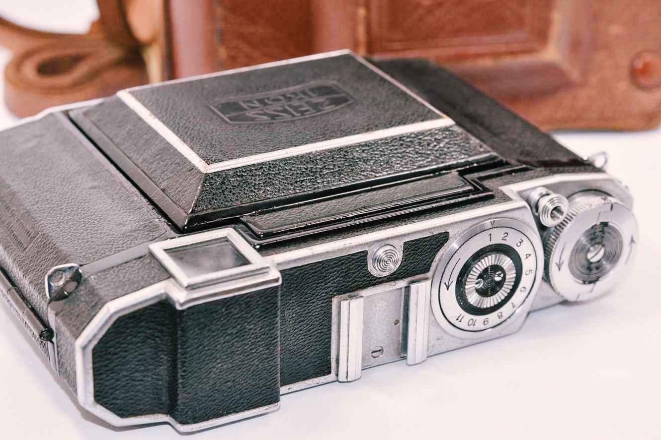 Five Best Medium Format Cameras for Beginners