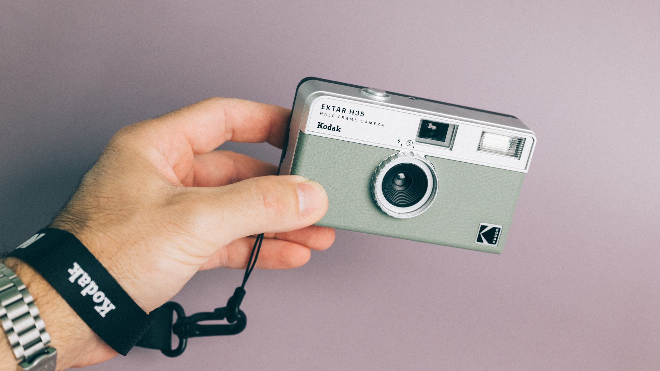 Kodak Ektar H35 Half Frame 35mm Camera With 22mm Lens F/9.5 and Flash -  Black Color